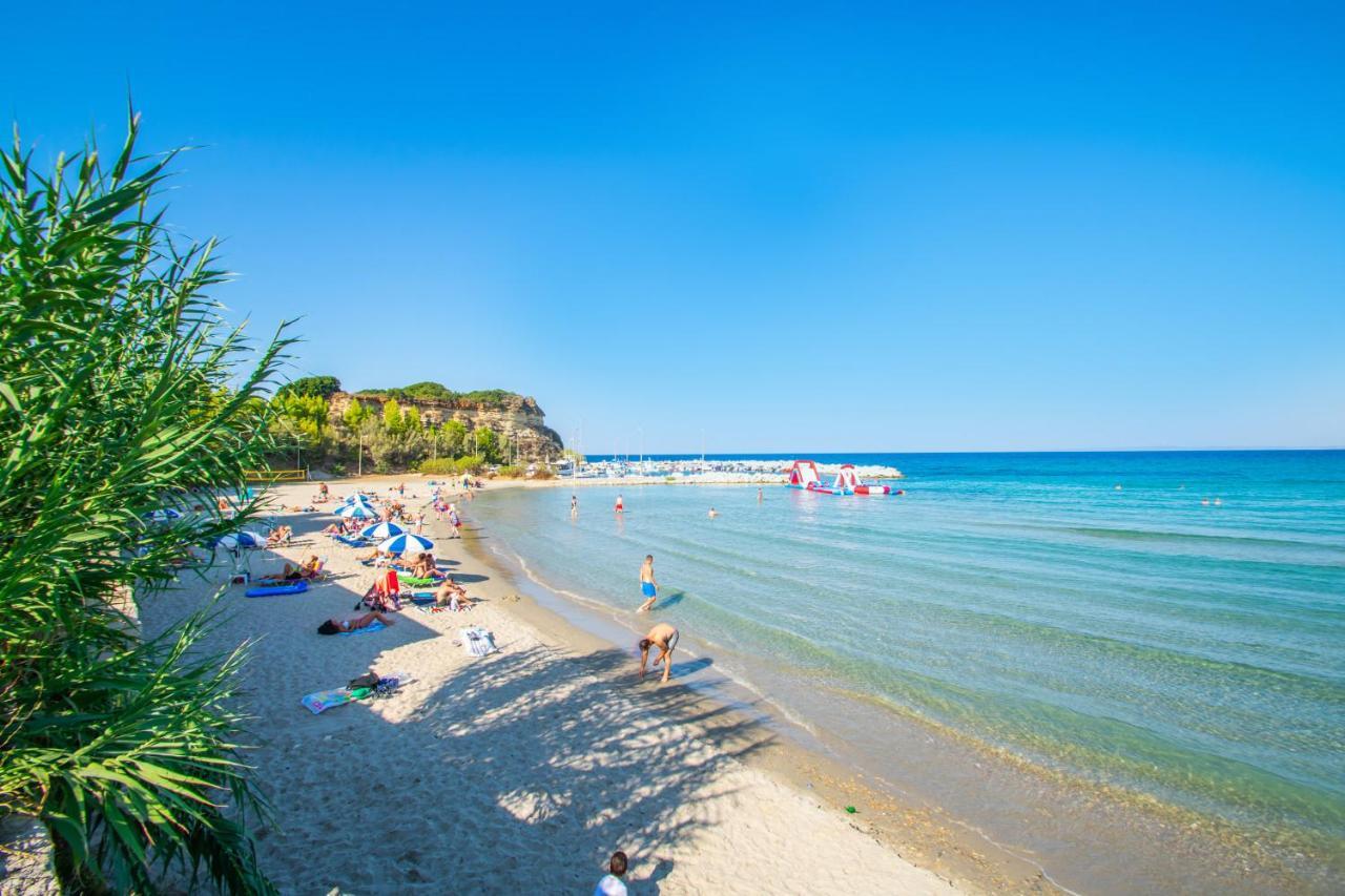 Paradiso Del Mare On The Beach By "Elite" พลานอส ภายนอก รูปภาพ